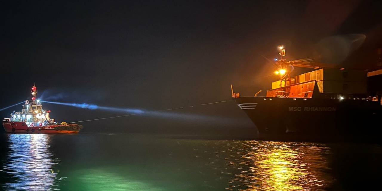 Tekirdağ yolunda karaya oturan gemi yüzdürüldü