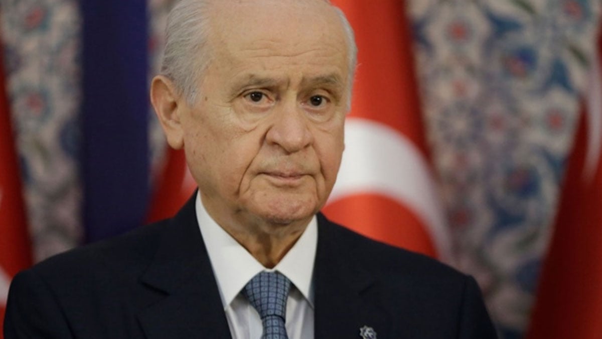 Bahçeli çark etti