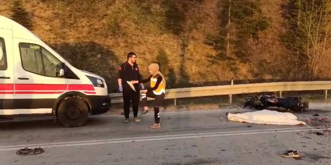Kamyonet ile motosiklet çarpıştı: 2 kişi hayatını kaybetti