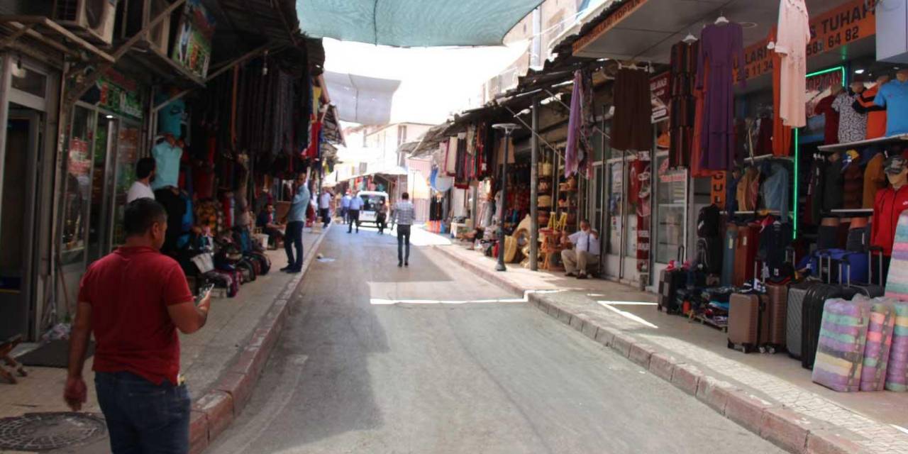 Tarihi Şıra Pazarı esnafı mağdur: Sözlerini tutmadılar büyüklerimiz