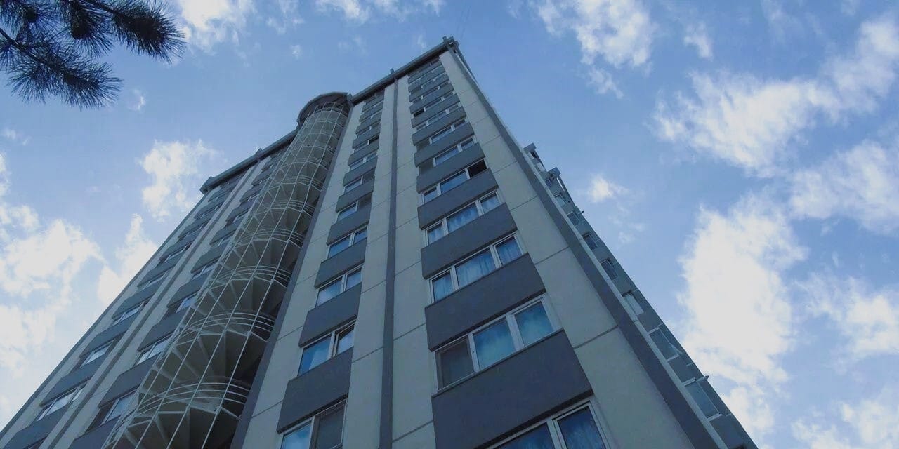 14'üncü kattan düşen Şeyma can verdi