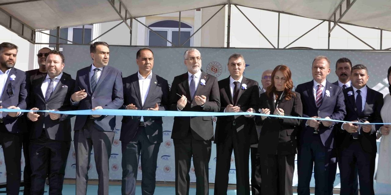 Bakan Işıkhan: Birinci sınıf sağlık hizmeti sunan tek ülke Türkiye