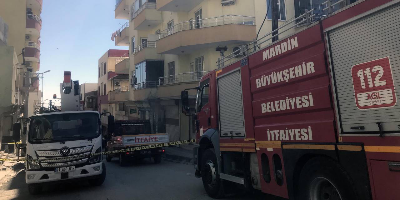 Binanın zemin katında yangın çıktı! 4 kişi hastaneye kaldırıldı