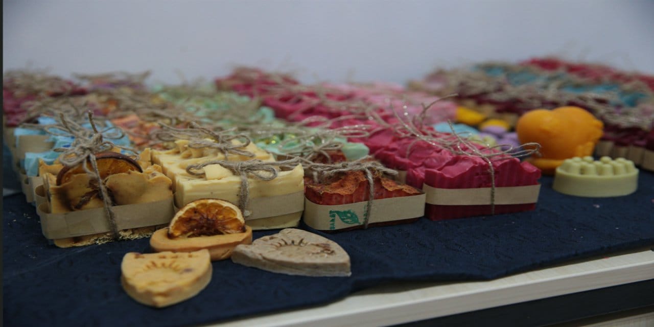 Bu sabunları liseliler atık yağlardan yapıyorlar: Hem çevre hem okul kazanıyor