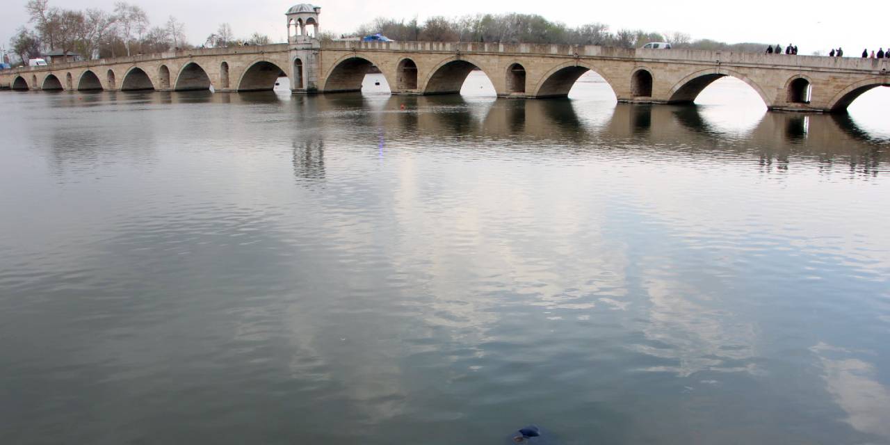 Meriç Nehri'nde erkek cesedi bulundu