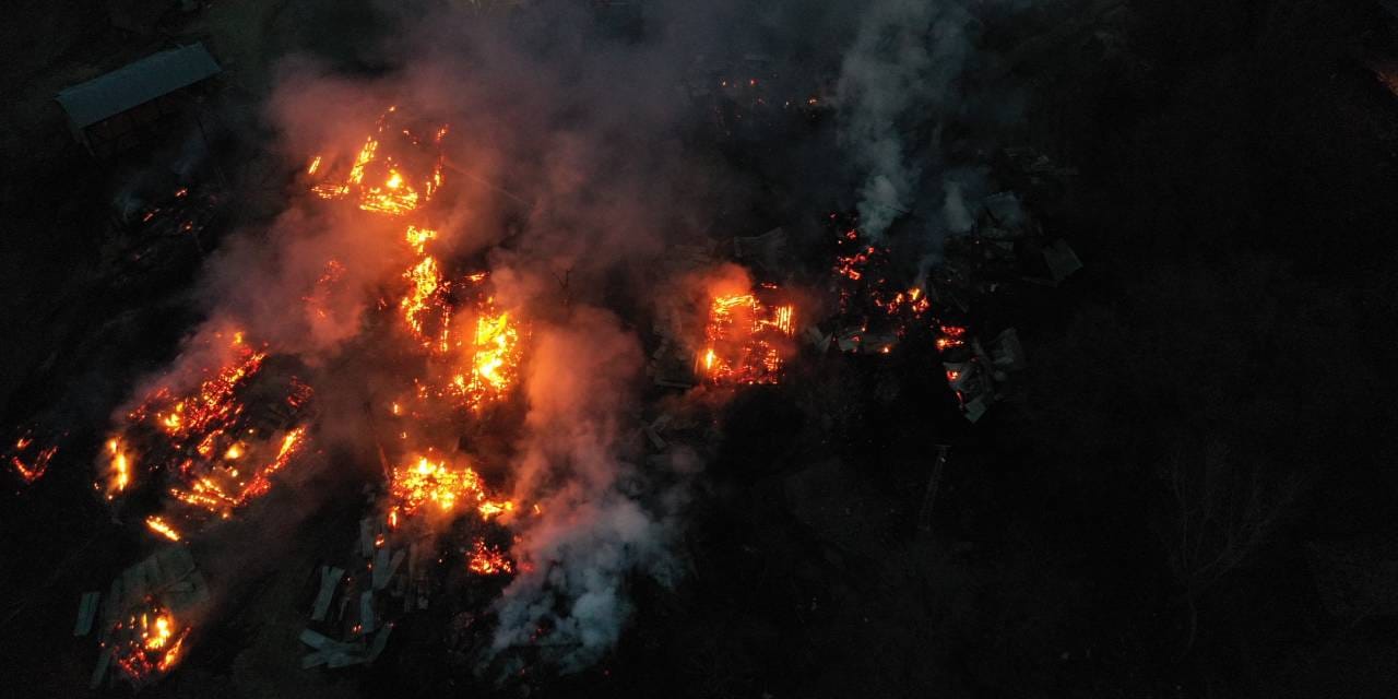 Kastamonu'da korkutan yangın: Kısa sürede 3 ev alevler içinde kaldı