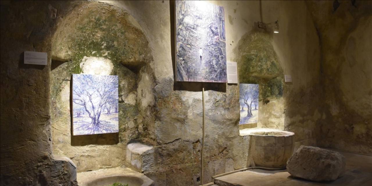 İngiliz sanatçı Lübnan ve Gazze'de yaşanan yıkımı tarihi Türk hamamında sergiledi