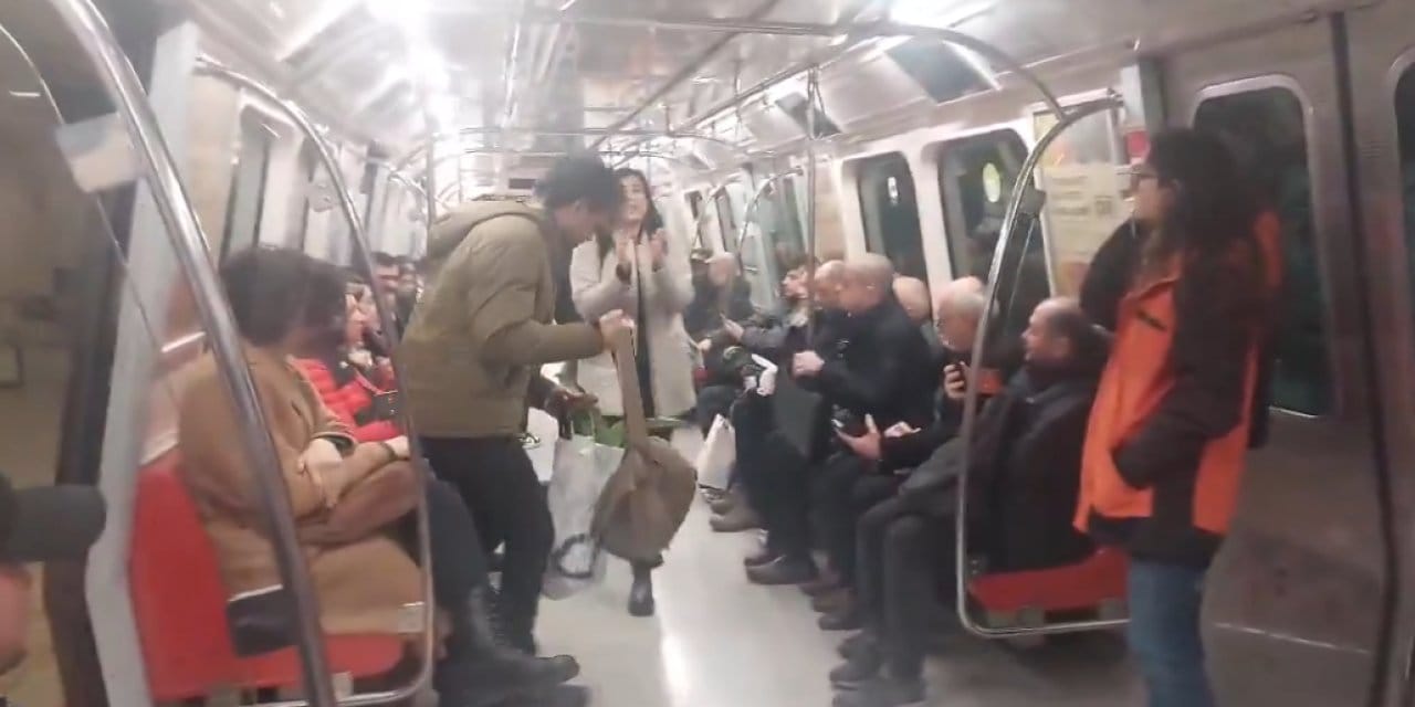 İmamoğlu'nun gözaltına alınması metroda protesto edildi