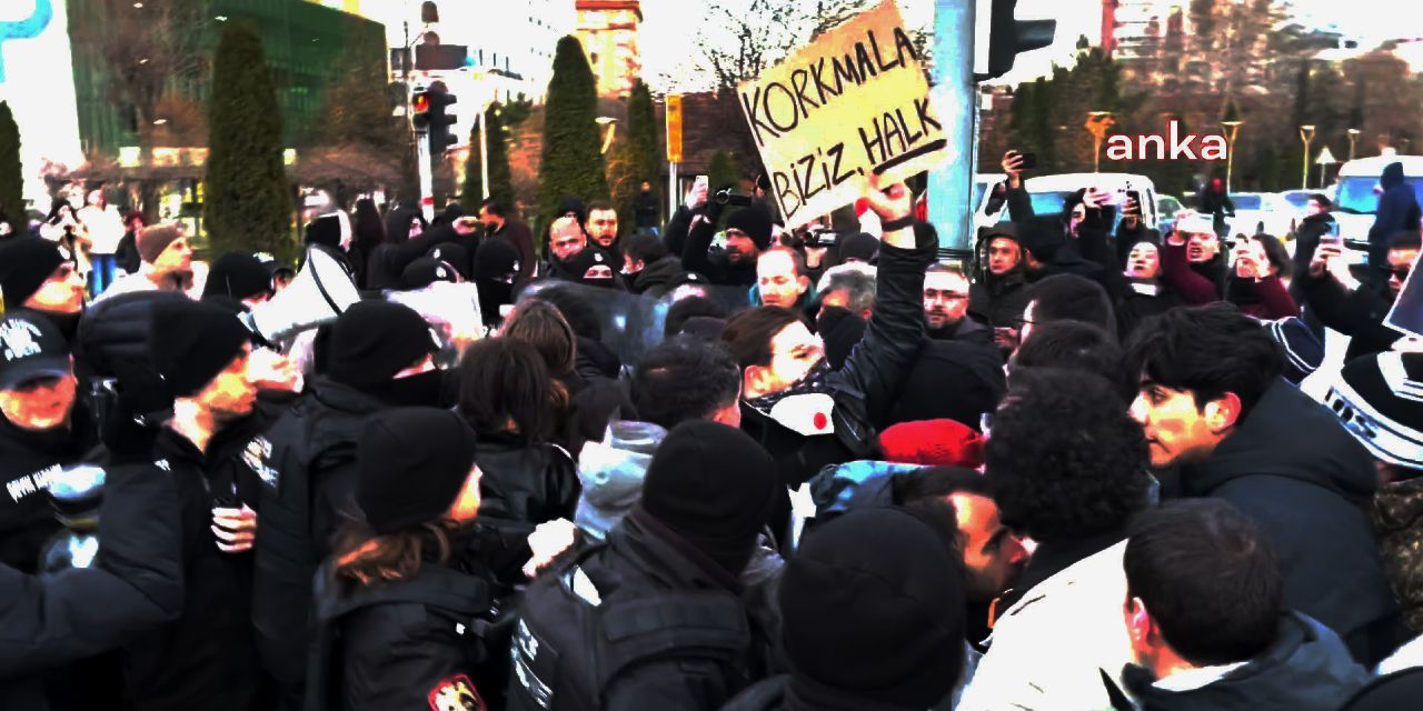 Üniversite öğrencileri 'Mustafa Kemal'in Askerleriyiz' deyip yürüdü