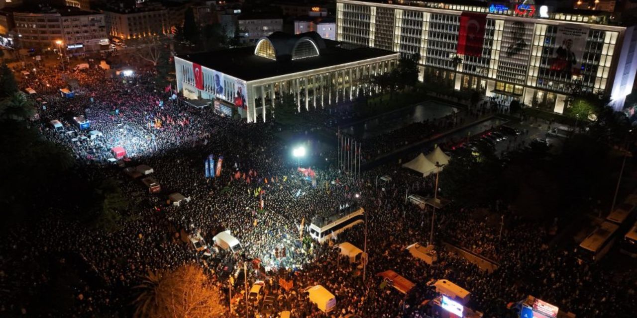 Özgür Özel duyurdu! Muhalefet yarın Saraçhane'de bir araya geliyor