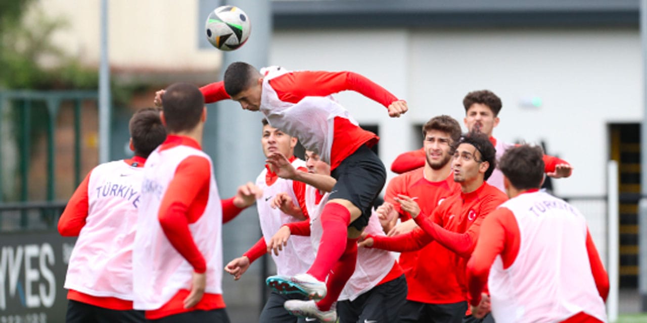 Milli takımda maç sonu ortalık karıştı: Taraftarlar isyan etti