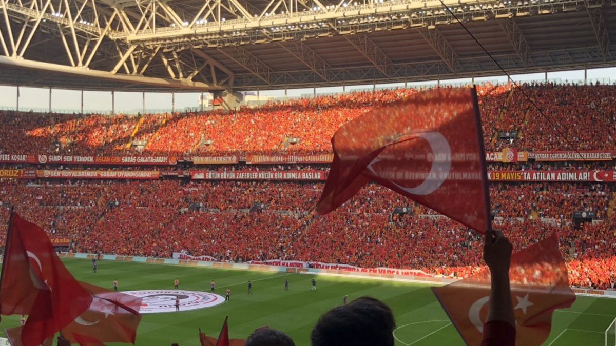 İmamoğlu'ndan Galatasaray'a tebrik mesajı!