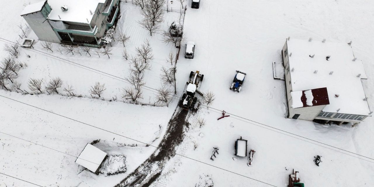 Bitlis'te 80 köy yolu ulaşıma kapandı