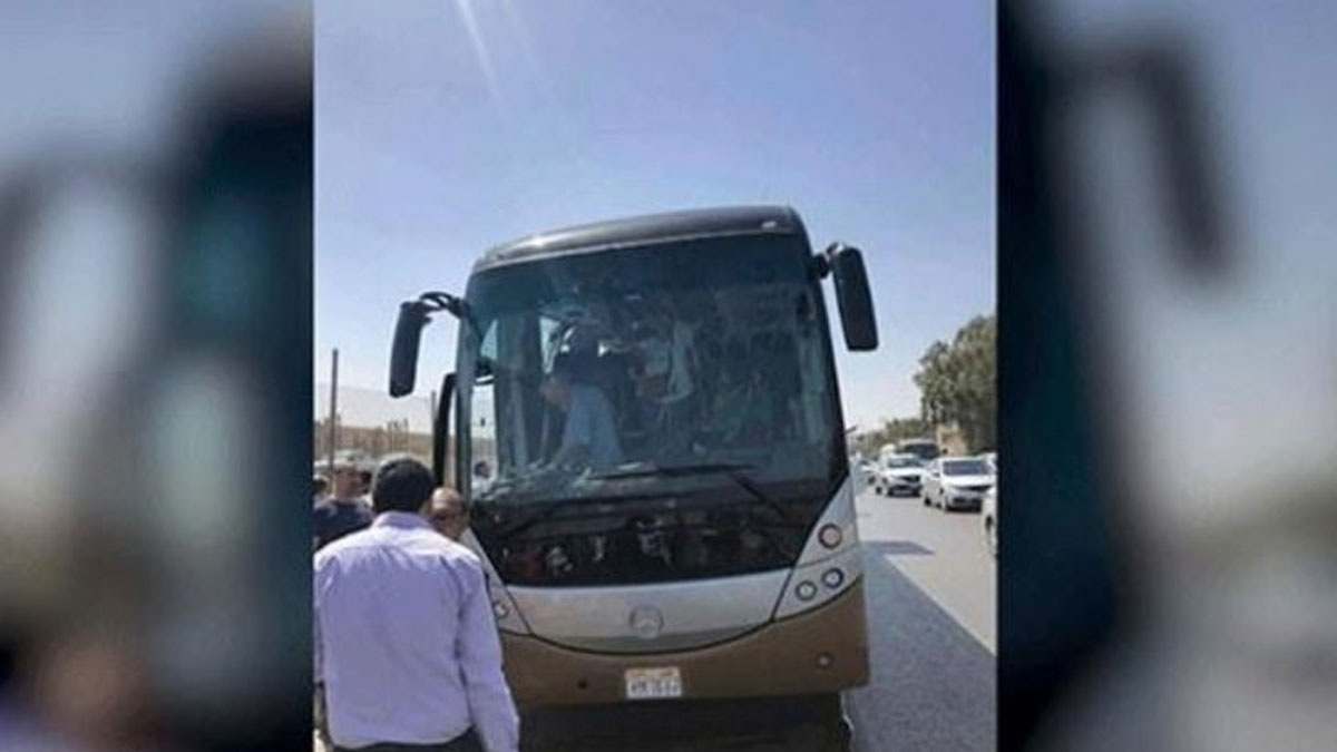 Mısır'da turistleri taşıyan otobüse bombalı saldırı