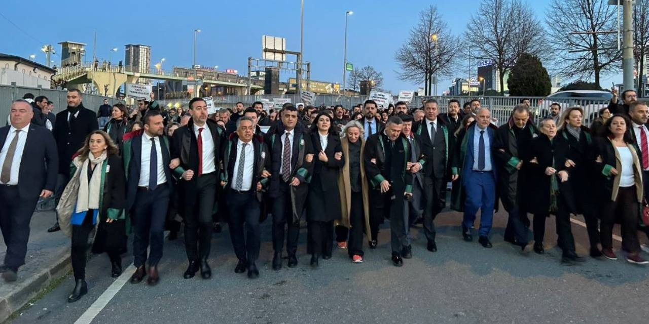 İstanbul Barosu avukatlarına polis müdahelesi