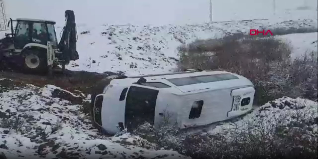 İşçi servisi devrildi: 9 yaralı