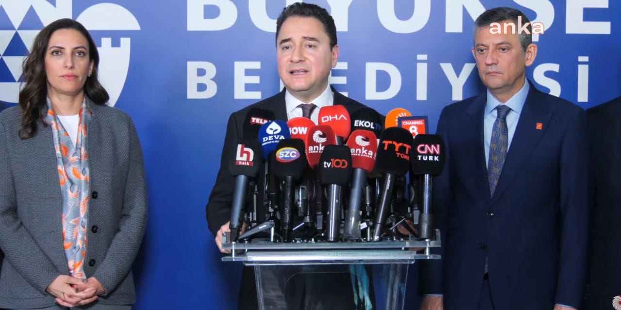Babacan: Milletimiz demokrasisine sahip çıkmak için sokaklarda