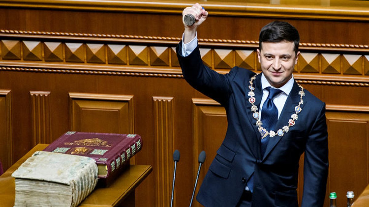 Ukrayna'nın yeni cumhurbaşkanı Zelenskiy erken seçim ilan etti