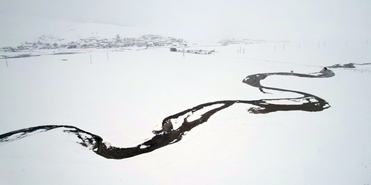 Göle'de kar yağışı ve soğuk hava etkili oldu