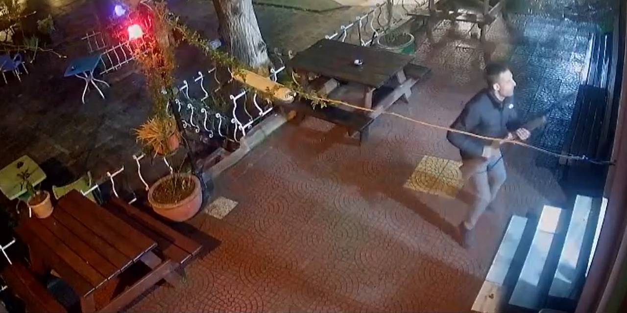 Bursa'da kahvehane baskını: Husumetlisi tüfekle öldürdü