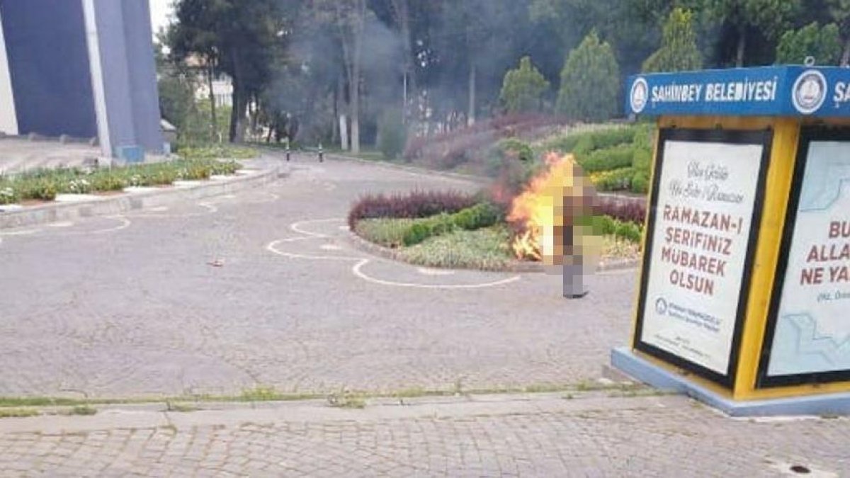 İş bulamadı, AKP'li belediyenin önünde kendini yaktı