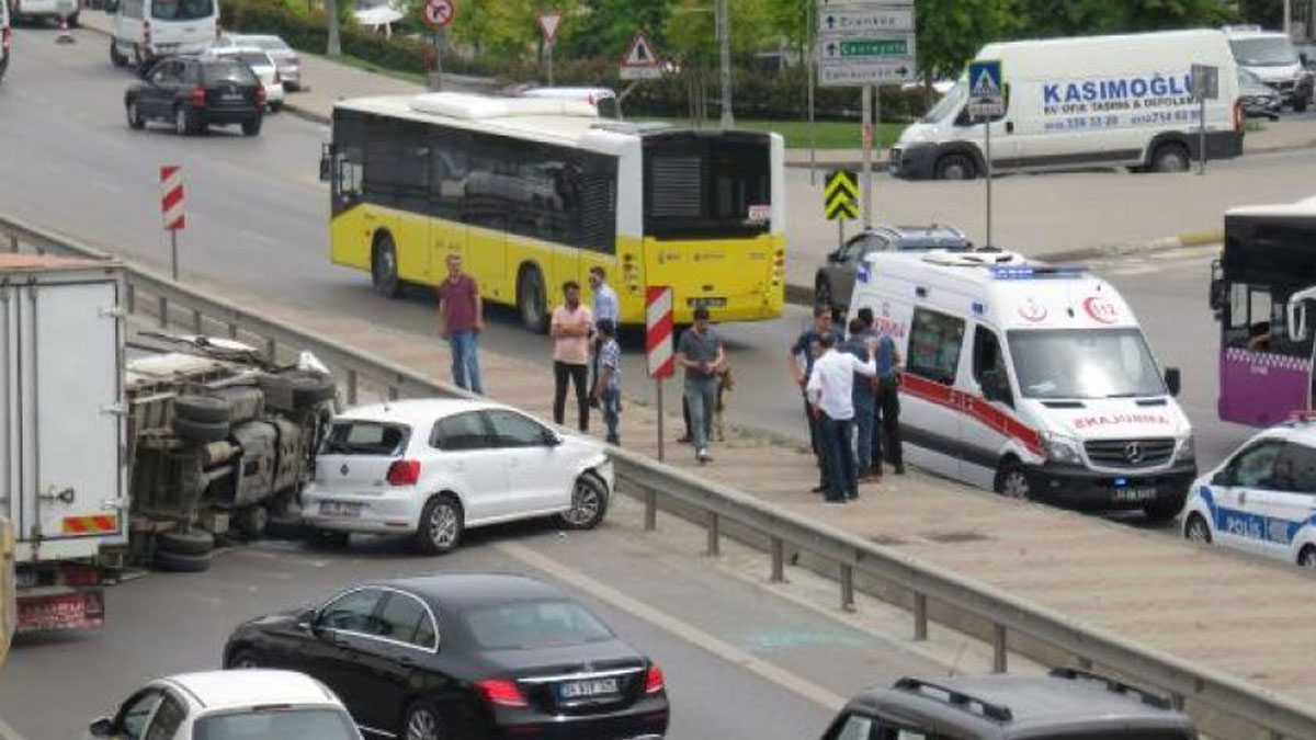 Kadıköy'de kaza! Trafik durma noktasında