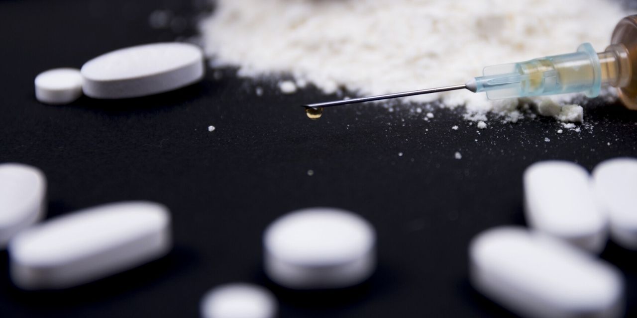 Cezaevi firarisi 2 kişi takside uyuşturucuyla yakalandı