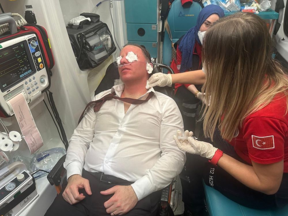 Milletin vekilini bile bu hale getirdiler: Deniz Yavuzyılmaz'a ambulansta müdahale edildi
