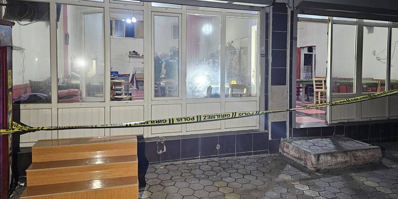 Adana'da dehşet: 17 yaşındaki çocuk kahvehane basıp 2 kişiyi katletti