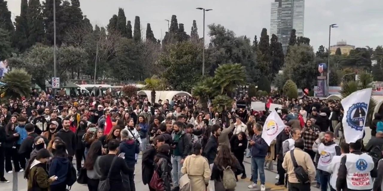 Şişli'de öğrencilerin protestosunda en az 78 kişi gözaltına alındı