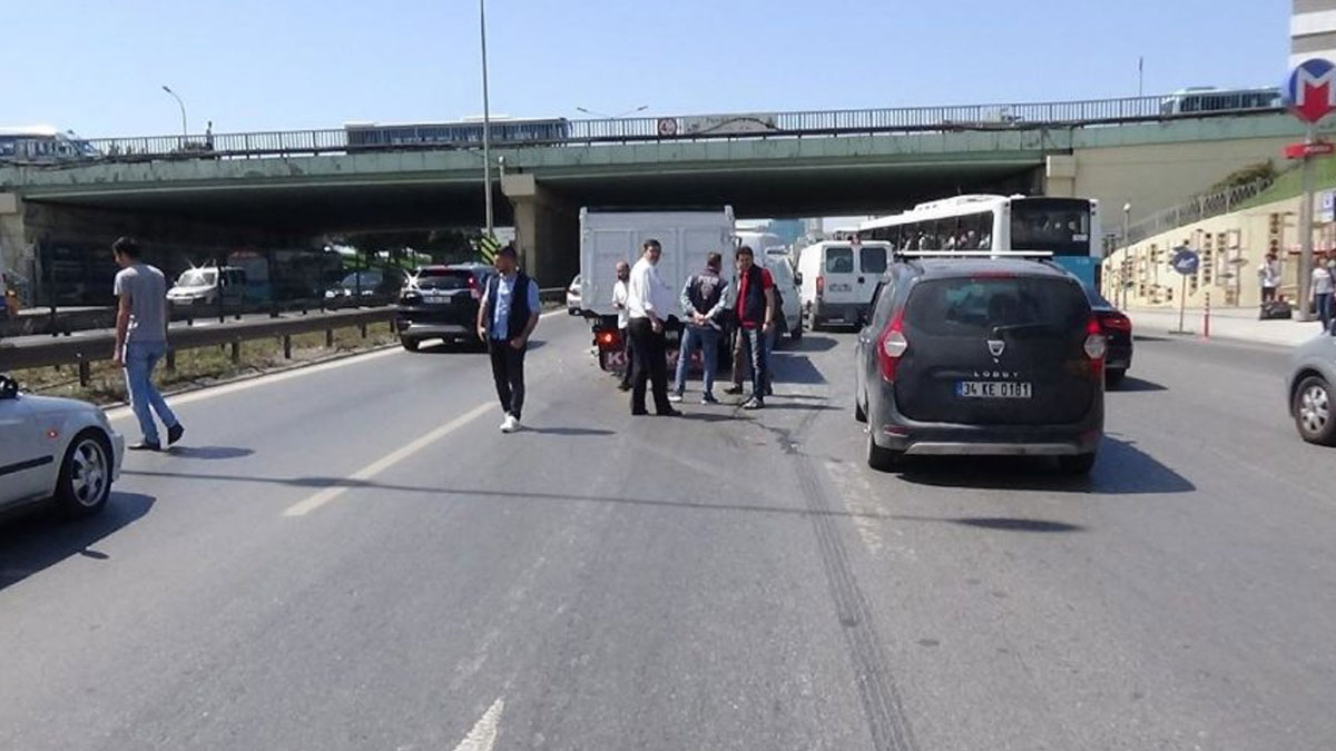 Pendik'te zincirleme kaza: Trafik kilitlendi