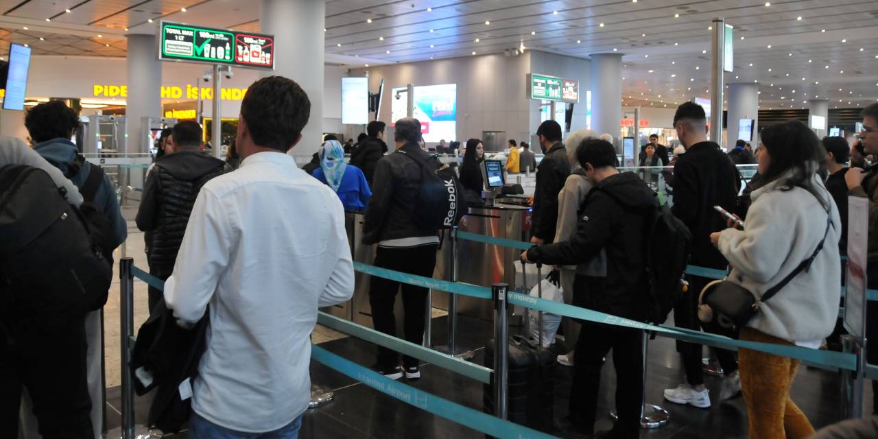 9 Günlük bayram tatili için yolculuk başladı: Havalimanlarında neler yaşanıyor?