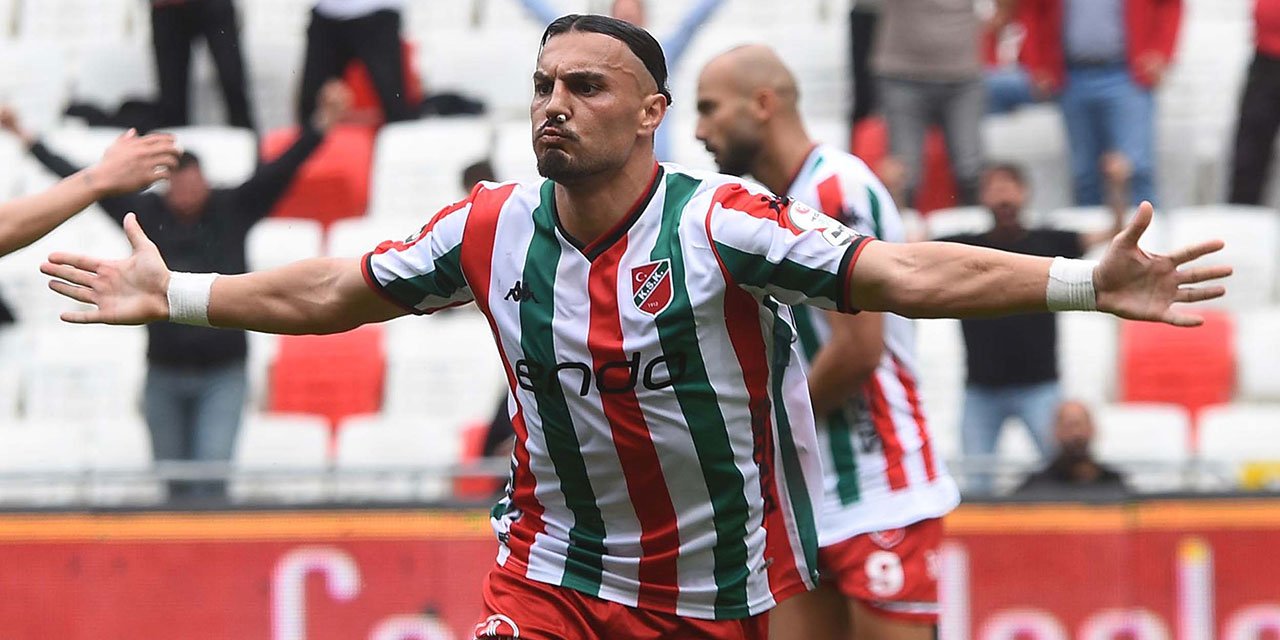 Ali Sinan alkışı kaptı