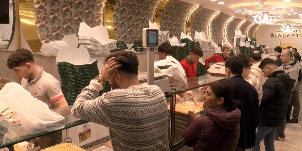 İstanbul'da bayram öncesi baklava sırası