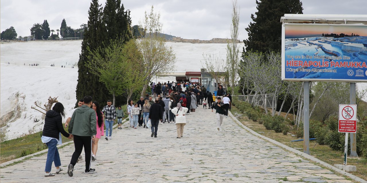 Denizli'ye binlerce kişi akın etti