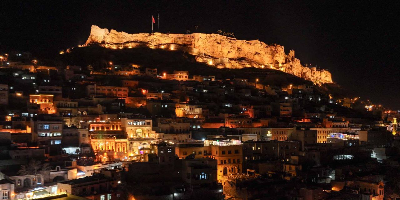 Japonlar, Fransızlar ve İngilizler buraya akın ediyor! Dillerin, dinlerin ve taşların şehri...