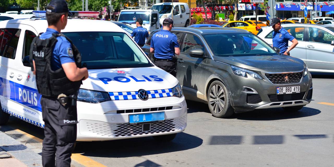 Ankara'da polis ordusu sahaya indi