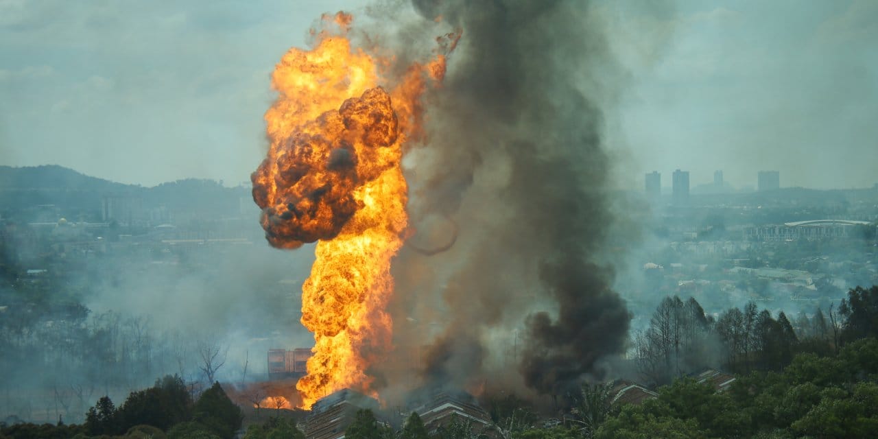 Doğal gaz boru hattı patladı, yangın çıktı! Malezya'da 100'den fazla yaralı var