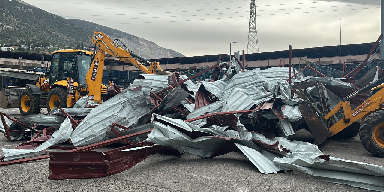 Hatay'da fırtına yaşamı olumsuz etkiledi