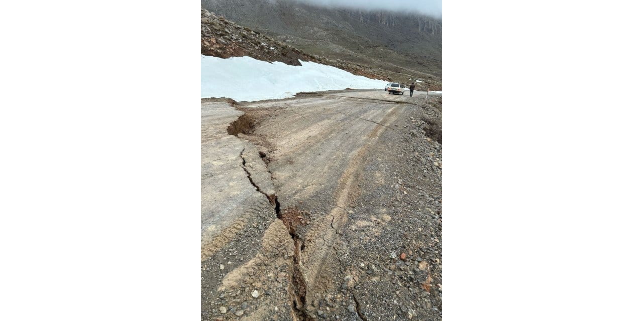 Kayseri'de sağanak nedeniyle yol çöktü