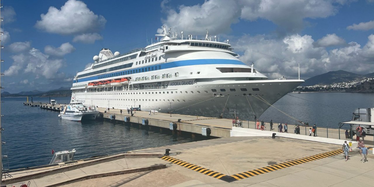 Bodrum'a geldi Marmaris'e geçecek