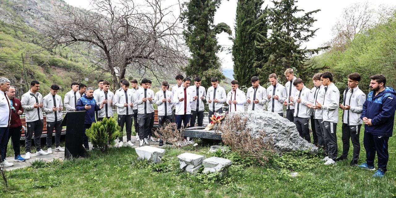 Trabzonsporlu gençlerden anlamlı ziyaret