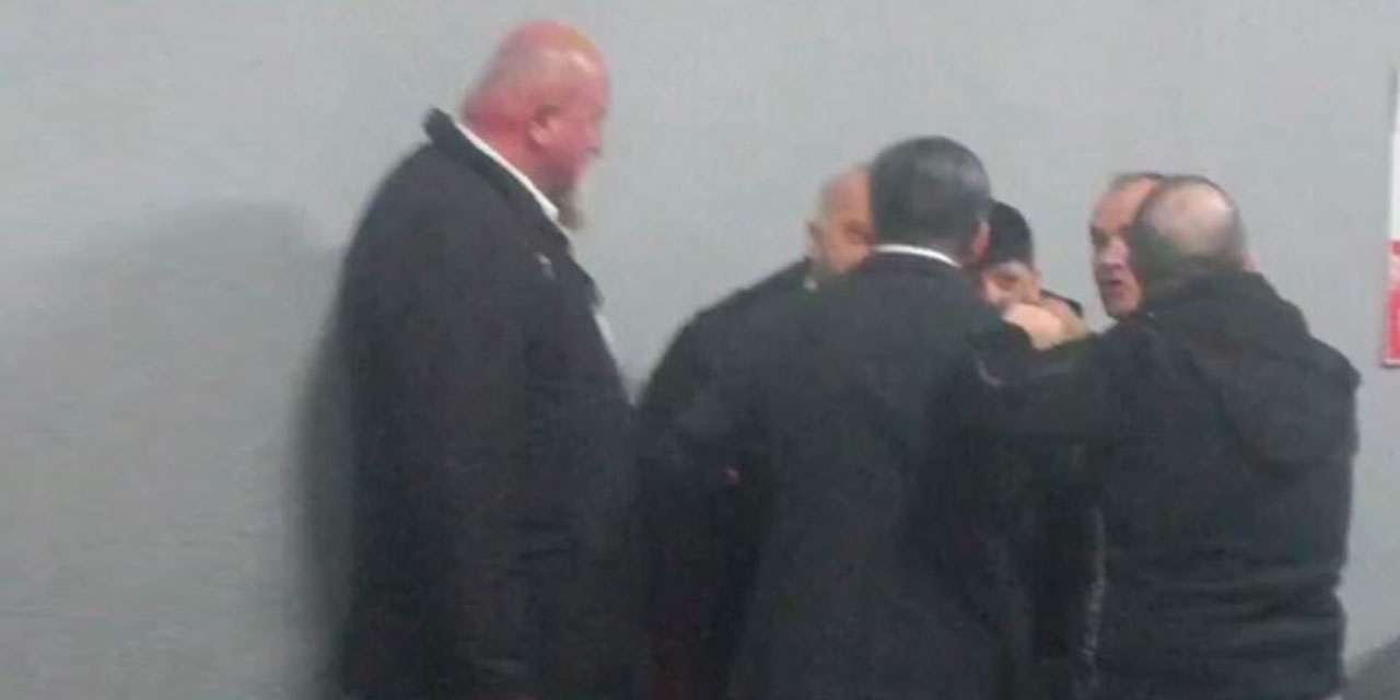 Beşiktaş forma avcısını soyunma odasına girmeye çalışırken yakaladı