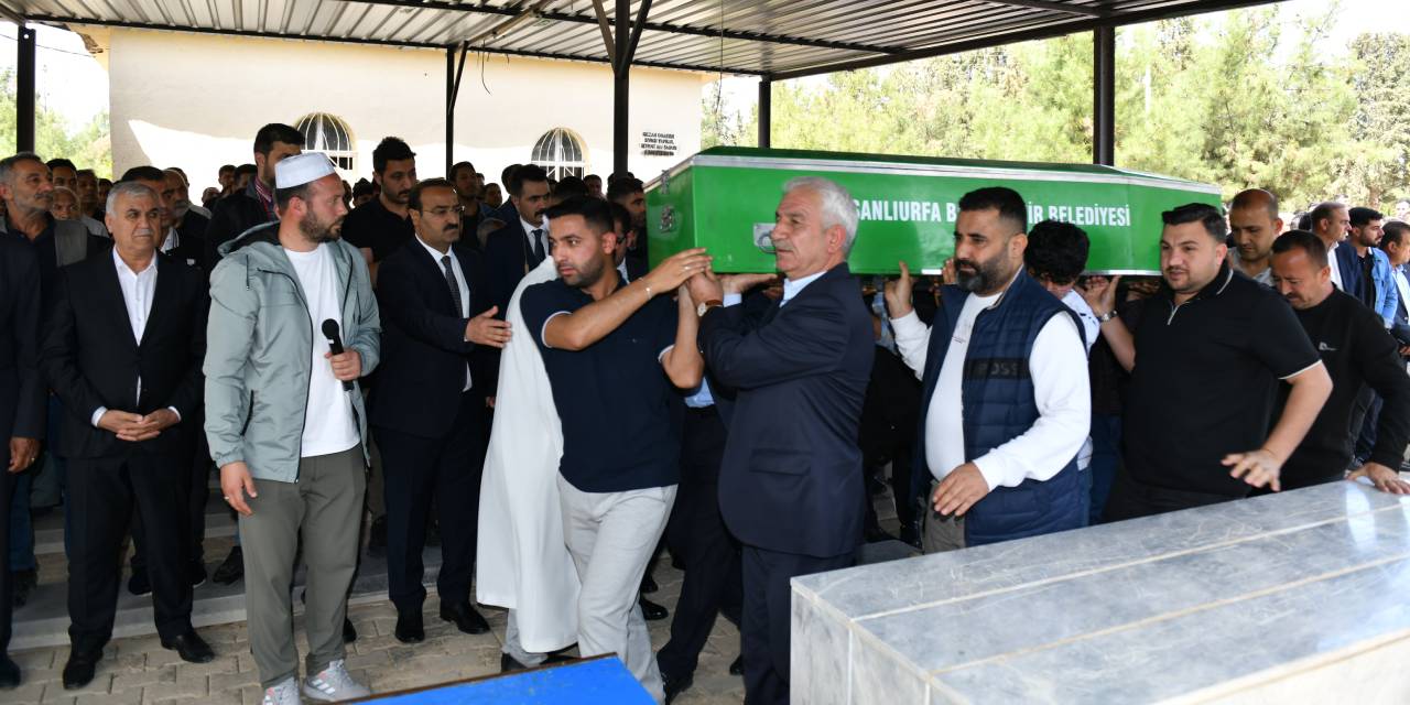 Toprak kayması sonucu hayatını kaybeden 3 işçi defnedildi