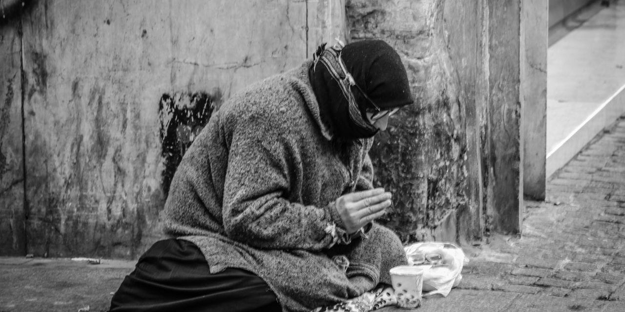 Jüpiter ile Medine arasında yaşadığını söyleyen dilencinin parasını saymak 1 saat sürdü!