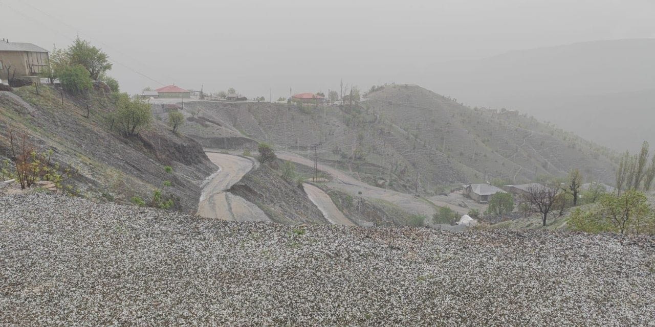 Fındık büyüklüğünde dolu yağdı