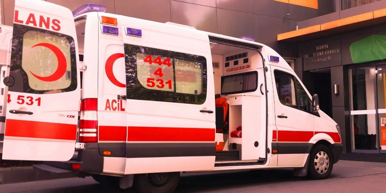 Motosiklet ve kamyonet çarpıştı: 17 yaşındaki çocuk kurtarılamadı