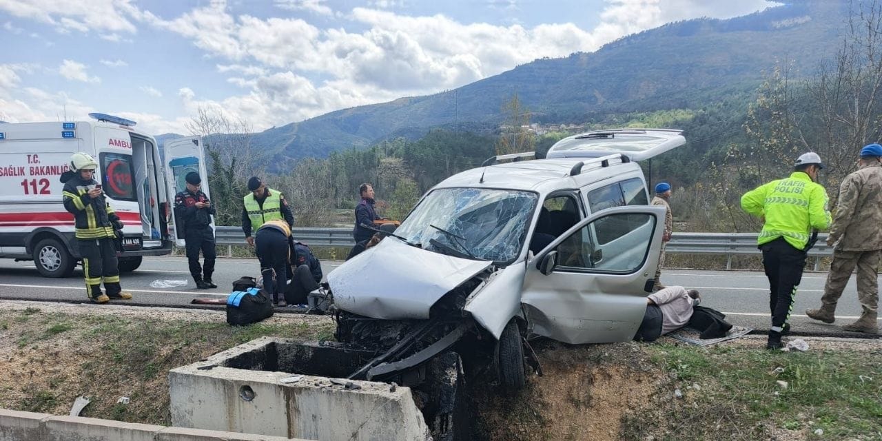 Karabük'de korkunç kaza: Otomobil beton menfeze çarptı 1 ölü 2 yaralı