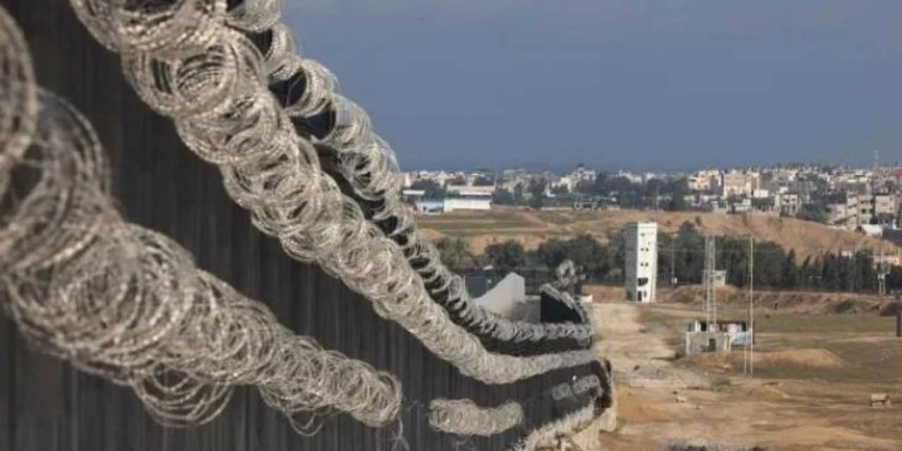 2 İngiliz milletvekilinin ülkeye girişi engellendi