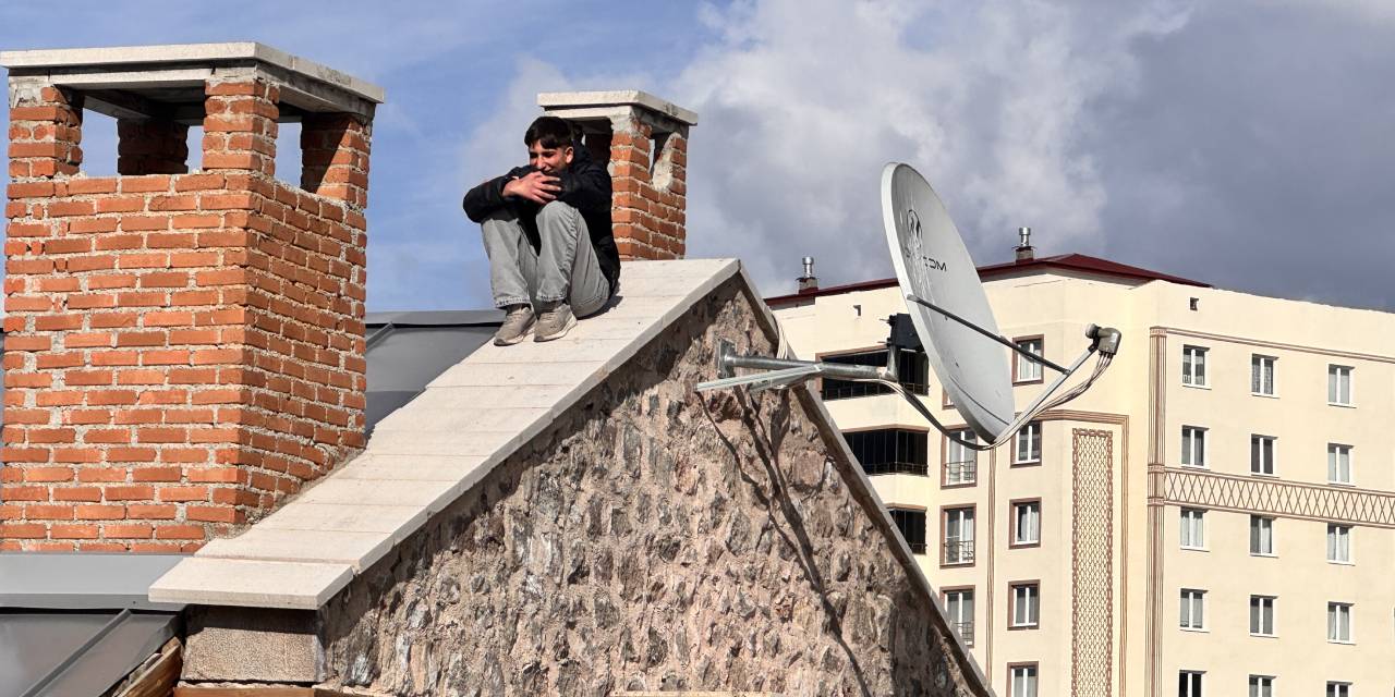 İddia üzerine çıktığı çatıda mahsur kaldı